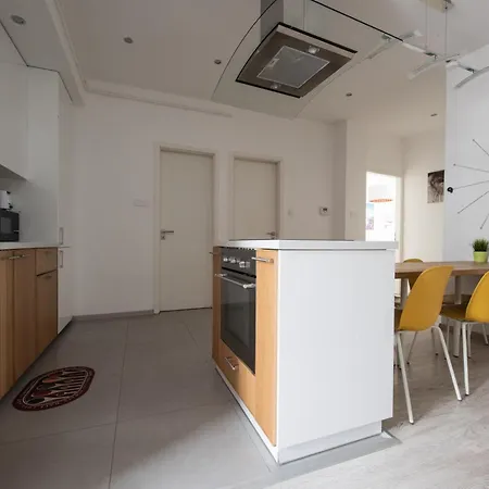 דירות בודפשט Modern Downtown Retreat At Akacfa 36 מראה חיצוני תמונה