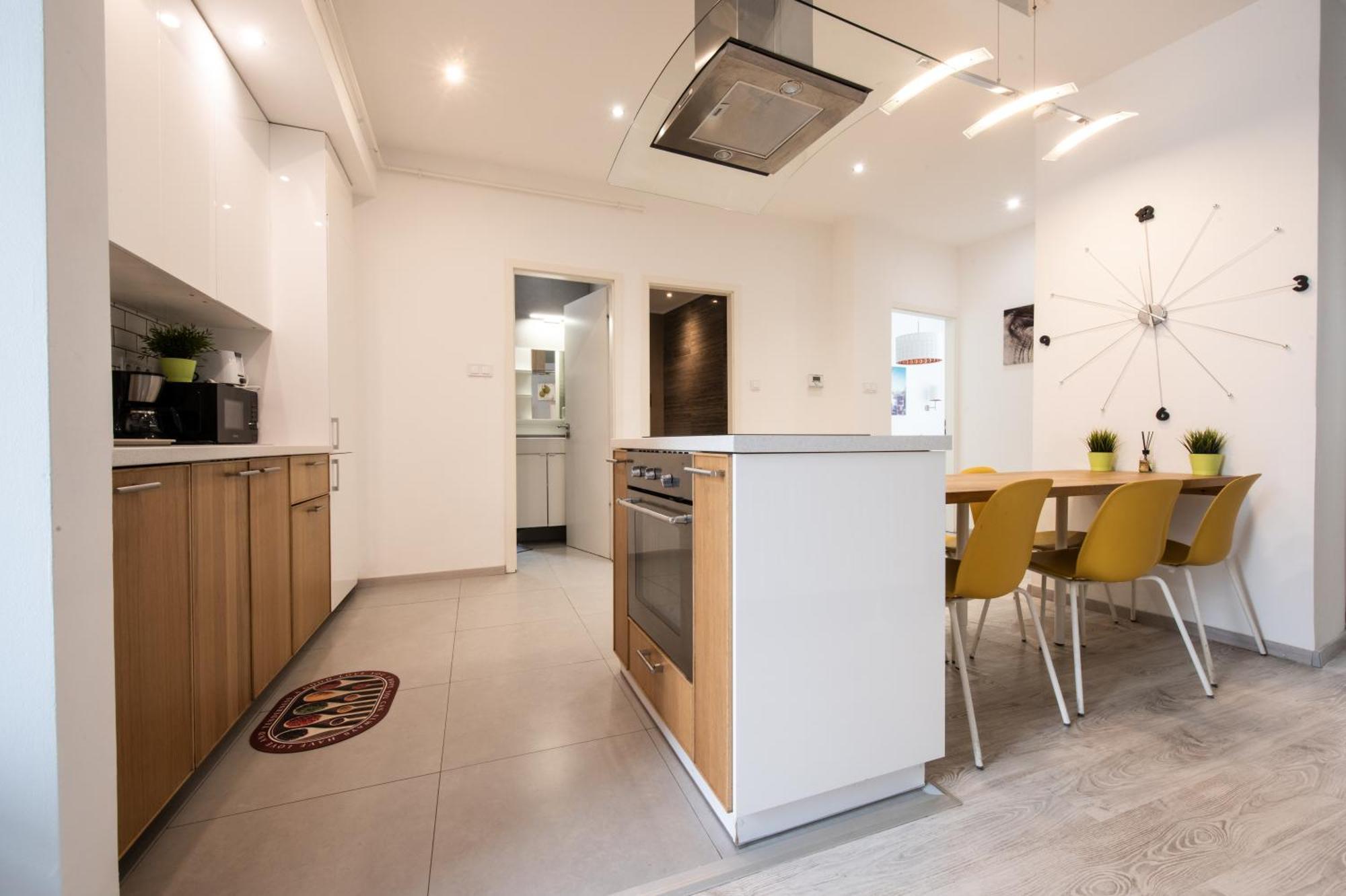 Modern Downtown Retreat At Akacfa 36 דירה *